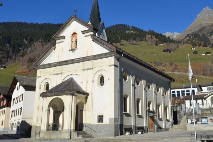 Das Foto zeigt die Kirche St. Maria Geburt in Rabius