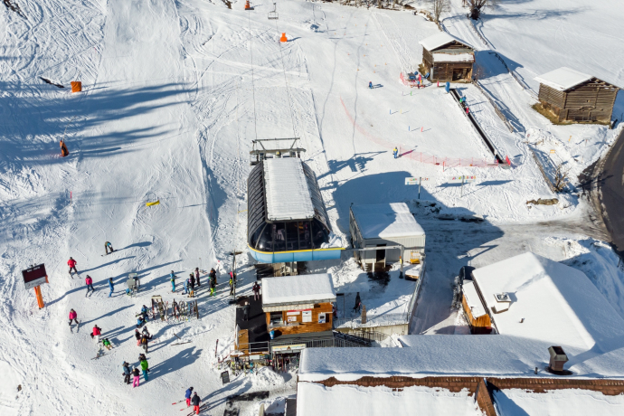 Das Foto zeigt das Übungsgebiet zum Ski lernen in Waltensburg