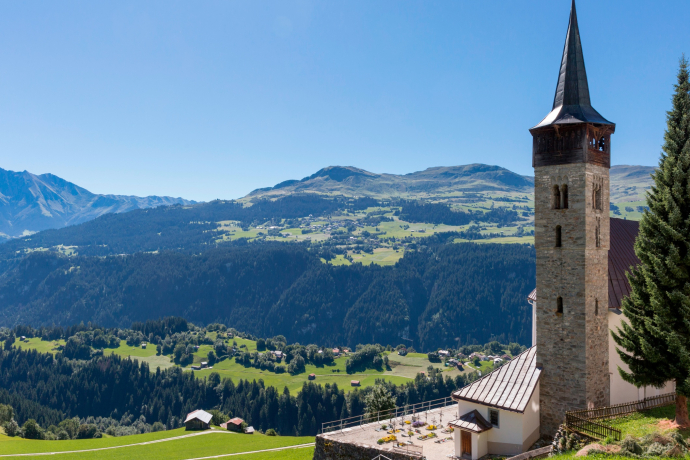 Das Foto zeigt die Pfarrkirche St. Julitta von Aussen Das Foto zeigt die Pfarrkirche St. Julitta von Aussen
