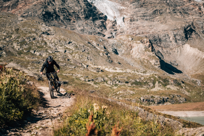 Lago Bianco Trail