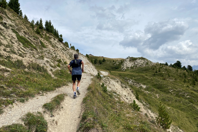 an den Kalkformationen vorbei