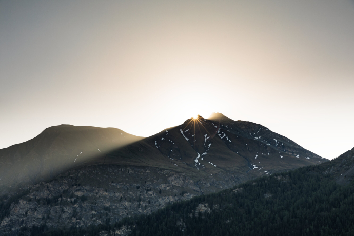 Piz Tomül bei Sonnenaufgang