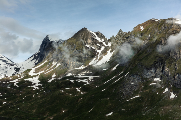 Sella del passo con intaglio della sella Sella del passo con intaglio della sella