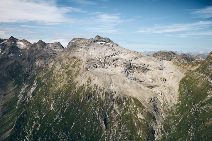 Pizzo Cassinello con il passo Soreda (dx)
