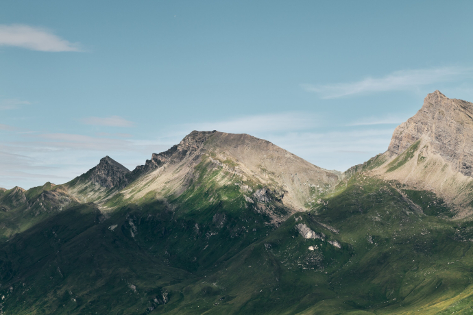 Patnaulpass zwischen Faltschonhorn (l.) und Piz Aul (r.)
