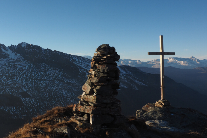 Gipfelaussicht mit Blick zum Piz Serenastga