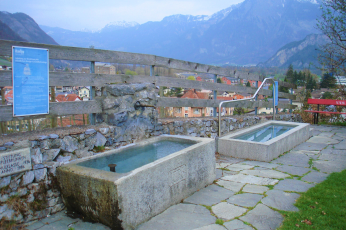Installation Kneipp Sargans avec jardin d’herbes aromatiques Installation Kneipp Sargans avec jardin d’herbes aromatiques