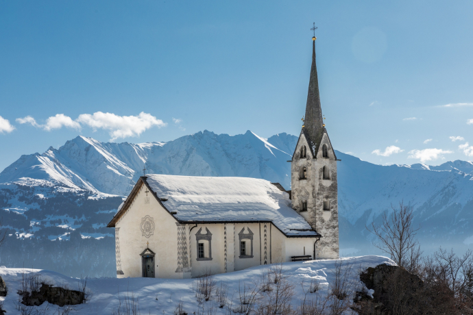 Kirche Sogn Glieci in Siat im Winter