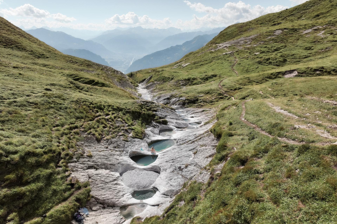 Alp Mora, Strudeltöpfe
