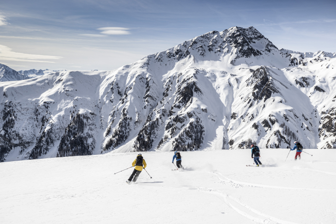 Aussichtsreiche Abfahrt vom Piz Cotschen Aussichtsreiche Abfahrt vom Piz Cotschen