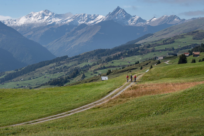 On the way with Piz Terri as a neighbor