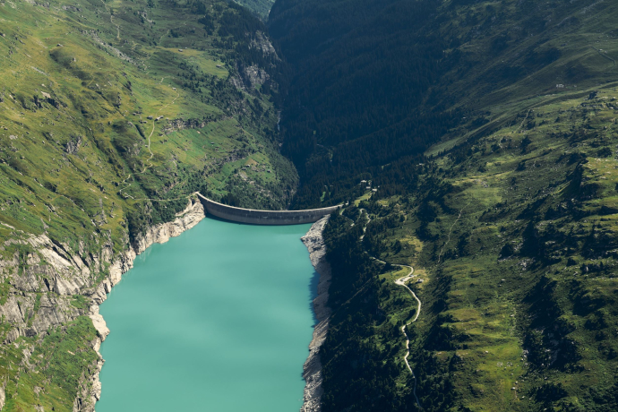 Zervreila Staumauer mit Frunt oben links