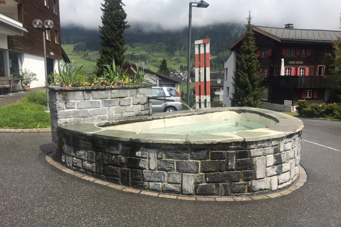 Wasserbrunnen Kaufmannfrauen Flims Waldhaus (oua_79313876_image)