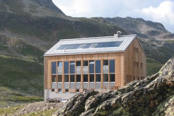 Südfassade der Kesch-Hütte. Südfassade der Kesch-Hütte.