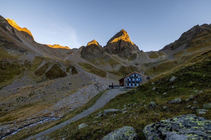 Die Chamonna Tuoi vor dem Piz Buin.