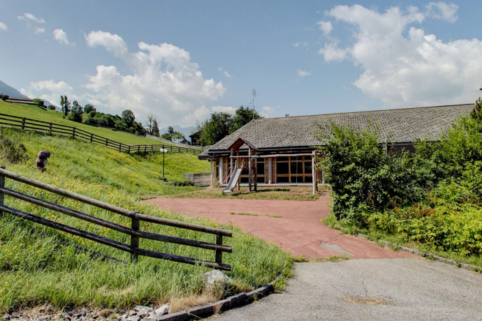 Spielplatz Schulhaus, Pitasch (oua_85002241_image)