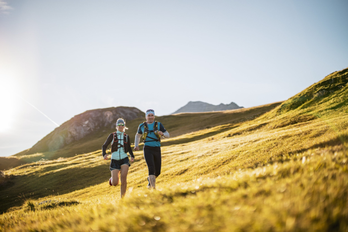 Trailrunning oberhalb von der Bergstation Motta Naluns bei Scuol.