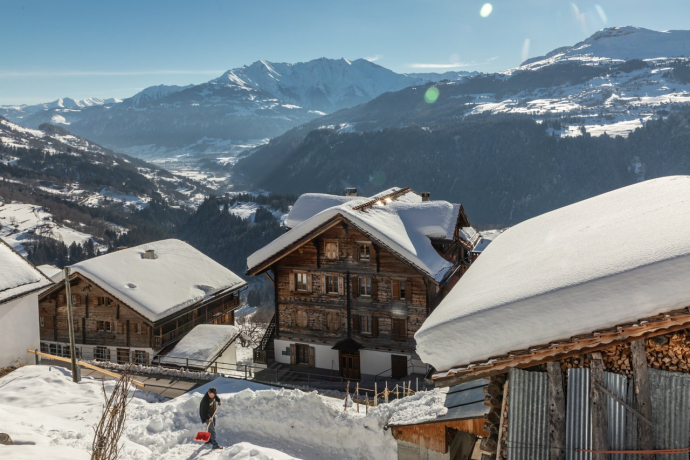Andiast gehört zu den sonnigsten und aussichtsreichsten Dörfern der Surselva