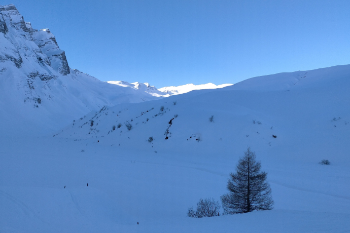 Die ersten Meter der Tour sind im Schatten.