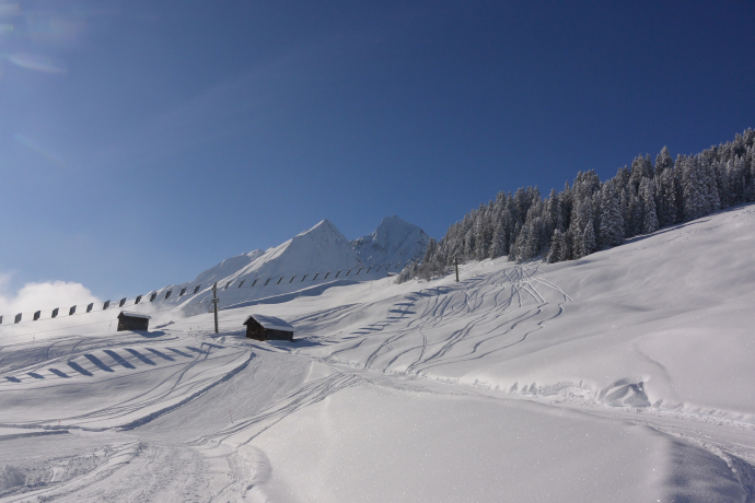 Solarskilift in Tenna mit Blick zum Unter- und Oberhorn