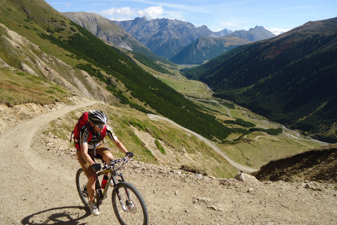 001.03 Alpine Bike Etappe 3 Livigno - St. Moritz (oua_9494192_image)