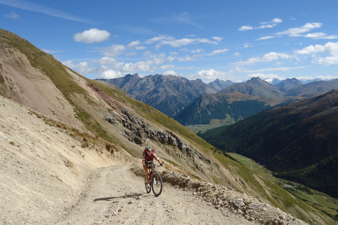 001.03 Alpine Bike Etappe 3 Livigno - St. Moritz (oua_9494196_image)