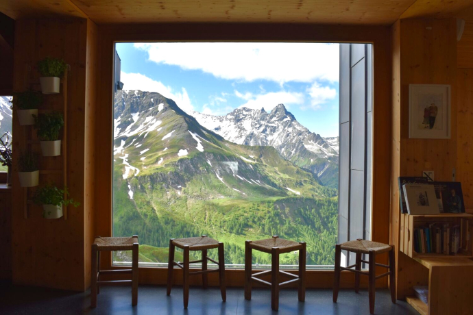 Fenêtre panoramique dans la cabane Motterascio