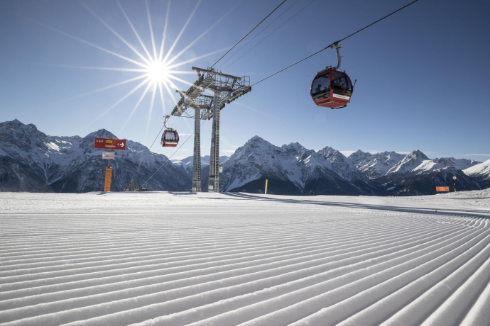 Engadin Scuol Zernez (st_mail_background_9cf19aa)