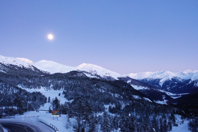 Schneeschuhwandern bei Vollmond