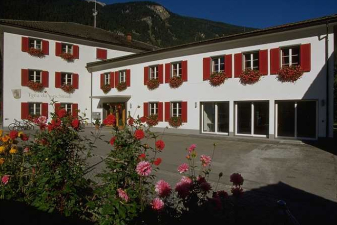 Hébergement de groupe Gemeindehaus Andeer (tom_tds00020012930535039_image) Hébergement de groupe Gemeindehaus Andeer (tom_tds00020012930535039_image)