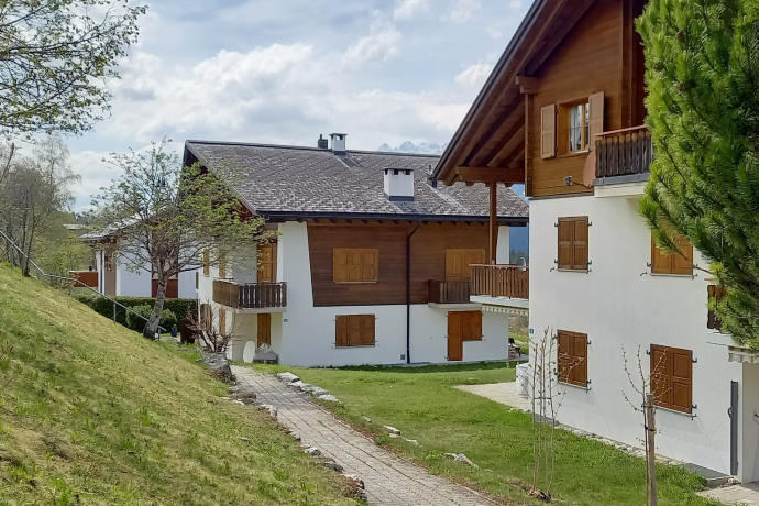 Ferienwohnung Seraina, Obersaxen, Valata - Ansicht Sommer