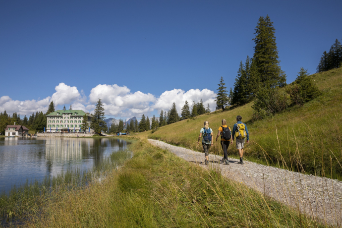 Wanderung zum Berghotel Seebenalp