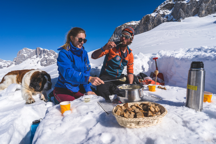 Schneeschuhlaufen mit Gipfelfondue