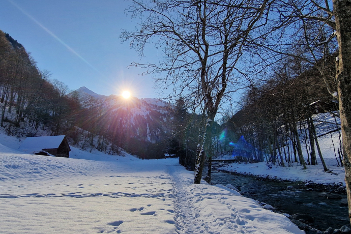 Schneeschuhwandern entlang der Seez