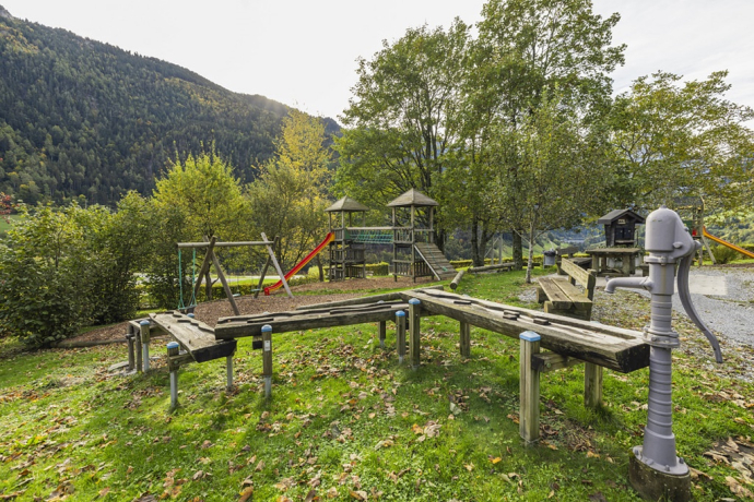 Spielplatz Valens (ctd_40f80bd9-136b-412d-8c74-3f472161d455_image) Spielplatz Valens (ctd_40f80bd9-136b-412d-8c74-3f472161d455_image)
