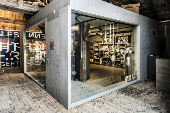 Box im Schopf (ctd_6086f35a-708c-4d36-807a-0b830ec76f17_image)