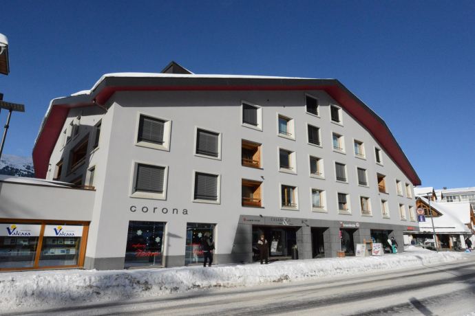 Corona à l’extérieur de l’hiver 004