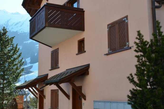 Aussenansicht mit Hauseingang