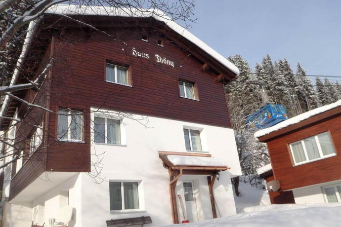 Haus Thöny mit Weisshorn Luftseilbahn