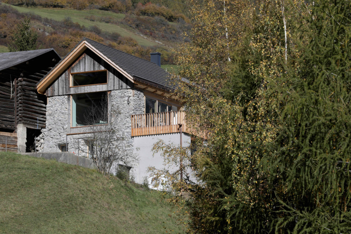 Tgiasa Smit Aussenansicht Sommer