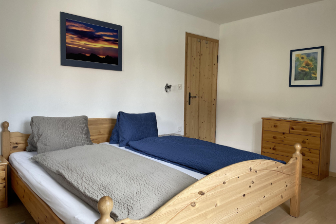 Schlafzimmer mit Doppelbett (1)