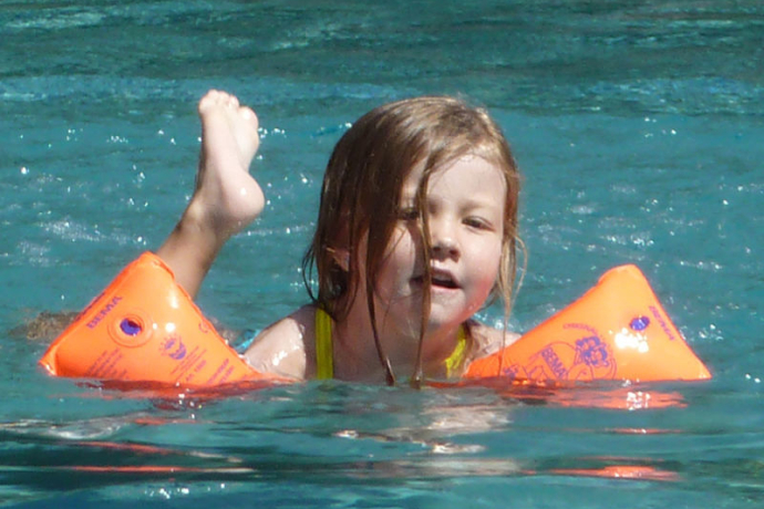 Schwimmkurs für Anfänger und Fortgeschrittene (gdl_546693303_image)