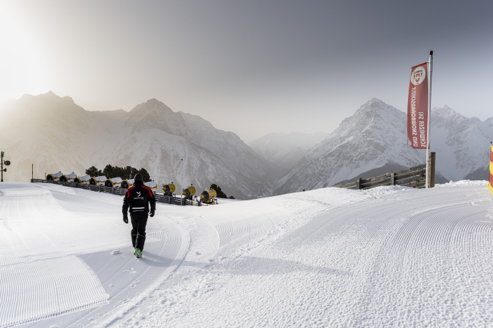 Climate hike with mountain railway director Andri Poo (gdl_727752635_image)