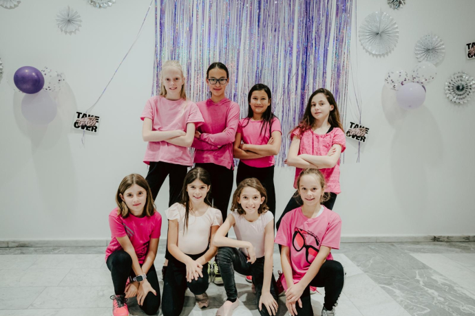 roundabout-Streetdance (gdl_813376296_image)