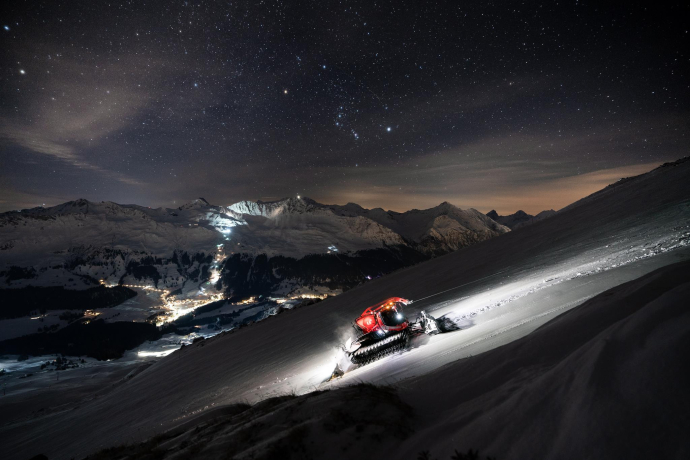 Snow groomer ride at Rothorn area (gdl_839982164_image)