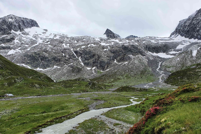 Hochtour und Wanderung einfach: Piz Medel (3209m) – Faszination Greina (gdl_845392434_image)