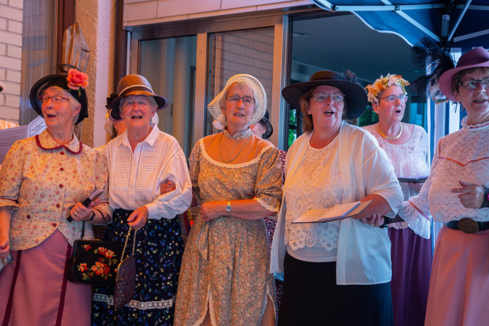 Roundabout - einfach Singen im Kreis (gdl_848343817_image)