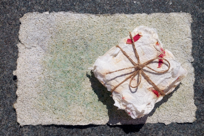 Papierschöpfen: Kreativität und Neugier verbunden im Blatt / Kreativtage (gdl_861450631_image)