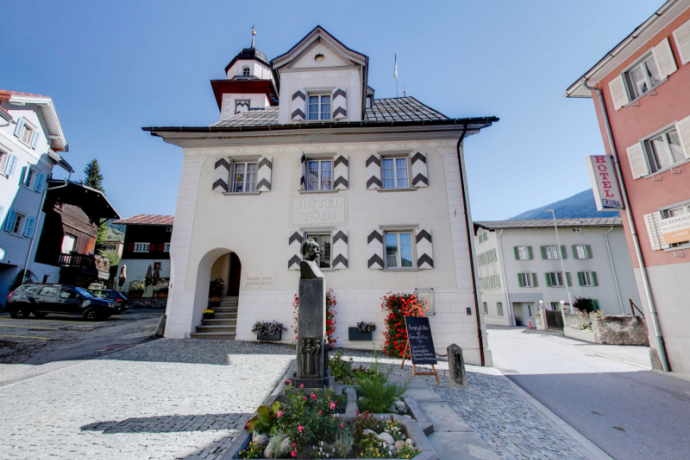 Oldtimer Stammtisch a Trun (gdl_864996552_image)