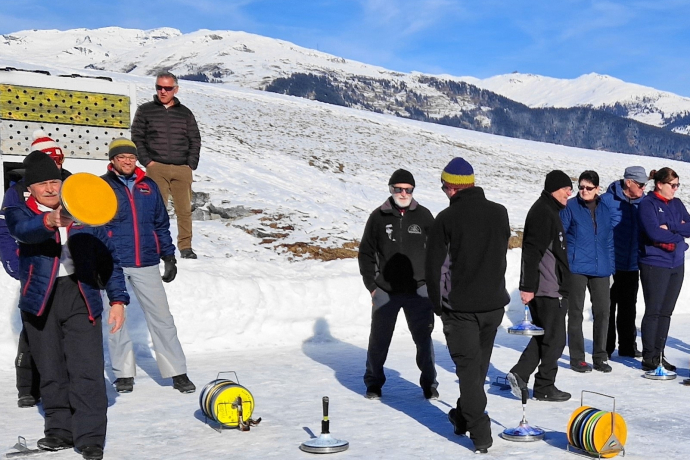 Obersaxer Eisstock-Turnier in Obersaxen-Misanenga (gdl_894503759_image)